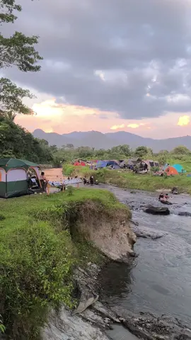 Menunggu senja #riambidadari #wisataindonesia #tabalong #camping #fypppppppppppppppppppp 