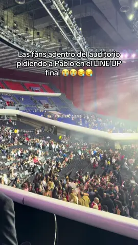 Y esto también estaba pasando afuera, una gran pérdida para el grupo y las fans 💔 Me gustó el line up pero q él no estuviera si da bajón #santosbravos #stvb #hybe 