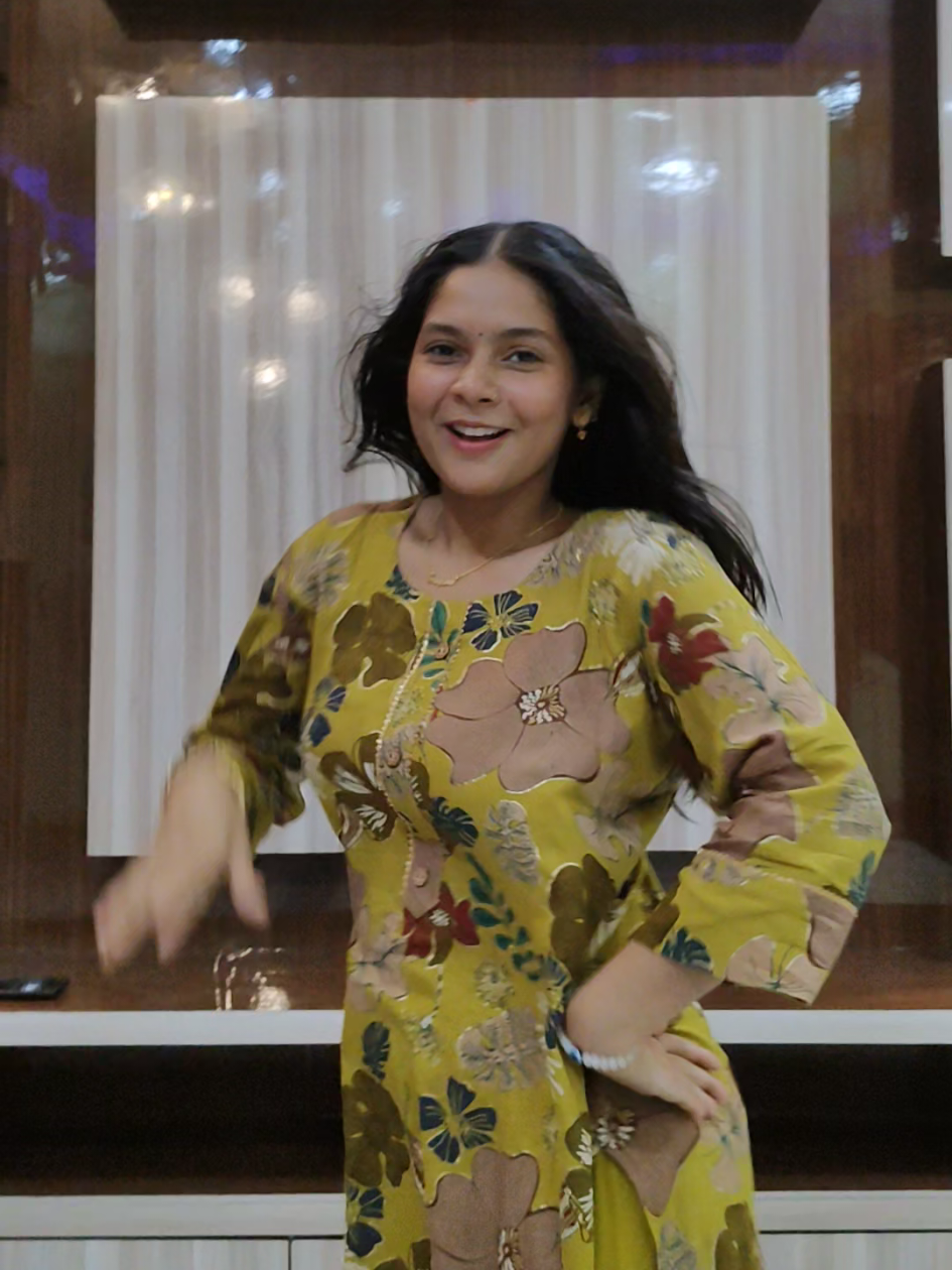 Ankhiyon se golu maare 👀💚 #sanjanasarraf8 #dance #trendingsong #explore #creatorsearchinsight 