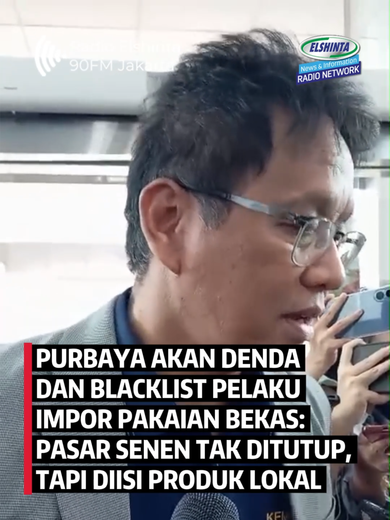 Menteri Keuangan (Menkeu) Purbaya Yudhi Sadewa merespons dampak pelarangan impor bal pakaian bekas (Balpres) dalam karung atau balpres terhadap bisnis di Pasar Senen. Menkeu Purbaya yudhi sadewa menegaskan akan mengenakan denda dan memblacklist pelaku impor pakaian bekas. 