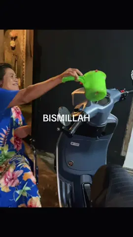 ibu nate omong : TAK DONGAKNE MUGO MUGO NDANG ISO TUKU MOTOR DEWE YO LE BEN ORA NYILIH BEN WIRA WIRI GAWE GONE DEWE🥹 kabeh mung gawe ibuk ben wonge ngerasakne duwe barang singg apik gone dewe soale nembe niki iso tuku motor anyar🥹🤍SUWUNN YO CAHHH🥹😇