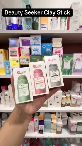 Beauty Seeker Clay Stick အာနိသင် ၃ မျိုးစလုံး ဆိုင်မှာ ပြန်ရောက်ထားပီနော် 😍 Price - 28500✅ - Stick ဖြစ်တဲ့အတွက် လက်နဲ့ သုံးစရာမလိုလို့ လက်ပေတာတွေလဲမဖြစ်ဘူးနော်  💚 Mugwort  Niacinamide Salicylic Acid Centalla တို့နဲ့အဓိကထားထုတ်လုပ်ထားတဲ့ ဝက်ခြံ အဆီဖုတွေကို သိသိသာသာလျော့ကျစေပြီး မျက်နှာကိုကြည်ဝင်းစေတယ် (Scent - Mugwort အနံ့လေး အရမ်းမွေး) 🩷Strawberry  Raspberry Extract , Glycolic Acid, Glacier Water နဲ့ အဓိကထုတ်လုပ်ထားတဲ့အတွက် မျက်နှာမှာရှိတဲ့ အမဲစက်တွေကို သက်သာစေပြီး ချွေးပေါက်တွေကိုသိသိသာသာကျင်းစေတယ် သုံးပြီးနောက်တစ်ရက်ကျရင် မျက်နှာလေးက Glow ပြီး ဝင်းတက်နေမယ် ( Scent - Strawberry အနံ့သင်းသင်းလေး) 🩶 Alaska Volcano :  ဒီClay Mask လေးကတော့ မျက်နှာ အမဲစက် တင်းတိတ်တွေရှိနေပြီး ချွေးပေါက်တွေကျယ် တယ် အဲ့တာအပြင် အရေးကြောင်းတွေပေါ်နေပီဆို ဒါလေးကို သုံးပါ သူမှာပါတဲ့ Glycolic Acid, Probiotic Complex နဲ့ Collagen က အဲ့တာတွေကို လုံးဝအရှင်းပျောက်အောင်လုပ်ပေးနိုင်တယ် (Scent - ရေမွေးအနံ့လေး အရမ်းအရမ်းမွေး) အသုံးပြုပုံ -မျက်နှာကို Cleanser နဲ့ အရင်သစ်ပါ ပြီးရင် Clay Mask လေးကို တစ်မျက်နှာလုံးလိမ်းပေးပါ ပြီးတော့ ရေနဲ့ဆေးချလိုက်ပါ အဲ့တာဆိုရပါပီ ကိုယ်သုံးနေကျ Skincare လေးတွေကိုနောက်ကလိုက်လိုက်ပါ -၁ပတ်ကို ၂ကြိမ် သုံးပြုပေးရမှာဖြစ်ပါတယ်                 ❌ဝယ်ပီး ပစ္စည်းပြန်လဲမပေးပါ❌                                    ⛔အတု လုံးဝ မရောင်းပါ ✅Mandalayမြို့မှာ ဆိုင်ဖွင့်ထားတာမို့ ဆိုင်မှာလာကြည့်ပြီးဝယ်လို့ ရသလို၊ Page ကနေမှာရင်လည်း ပို့ပေးပါတယ်ရှင် ✅Ygn / Mdy / Nay Pyi Taw အပါအ၀င်  မြို့တော်တော်များများအိမ်ရောက်ငွေချေရပါတယ်ရှင့်🛵🚛📦🏡 🏘️ 117လမ်း ၊ 48လမ်းနှင့် 49လမ်းကြား ၊ မြရည်နန္ဒာအိမ်ယာ ၊ မန္တလေးမြို့ ။ 📞 09-750234080 #SHECosmetics #GlowingSkinIsAlwaysIn #BeautySeeker #ClayStick #ClayMaskStick