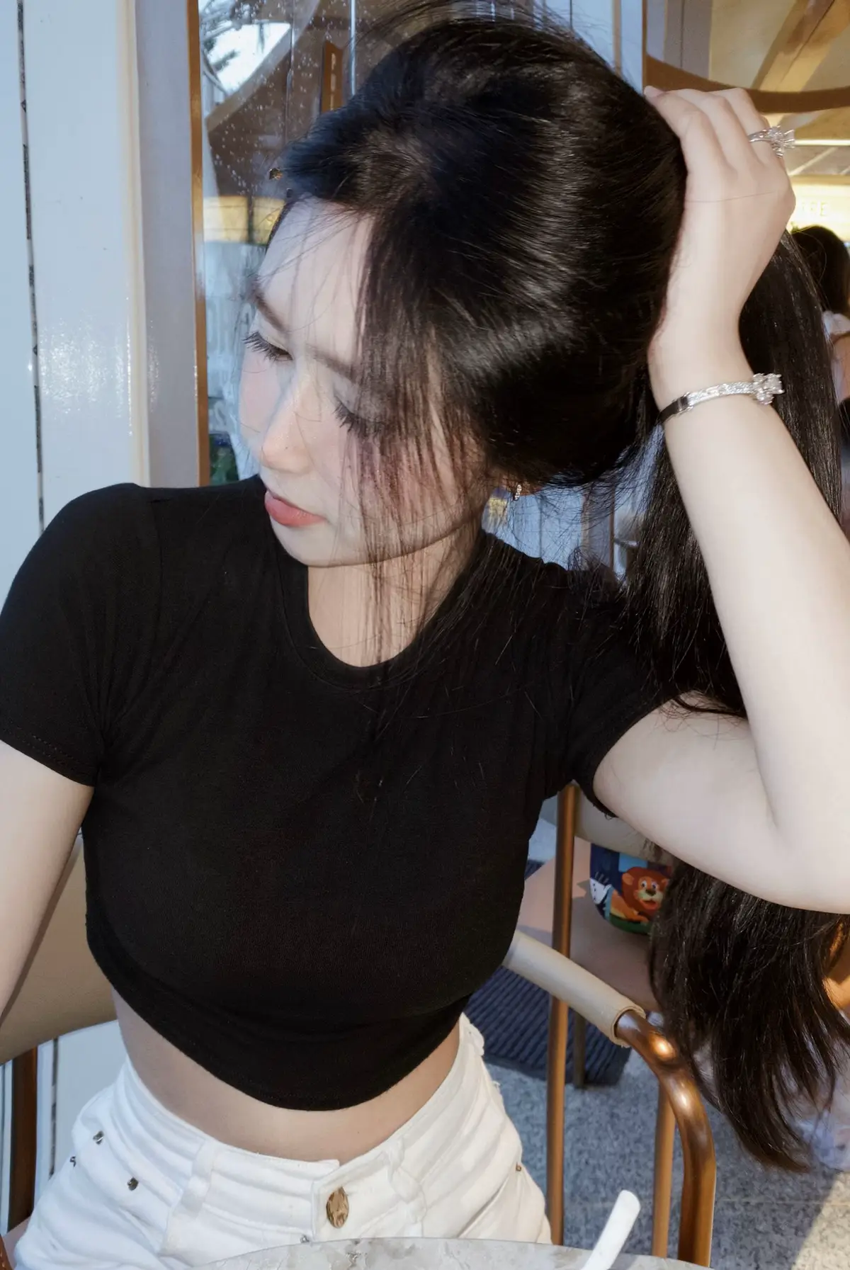 Cứ vấn vương mùa hạ,ngoảnh lại là mùa đông  Tâm tư muốn nhiều điều, không biết bao giờ mới là mùa yêu.