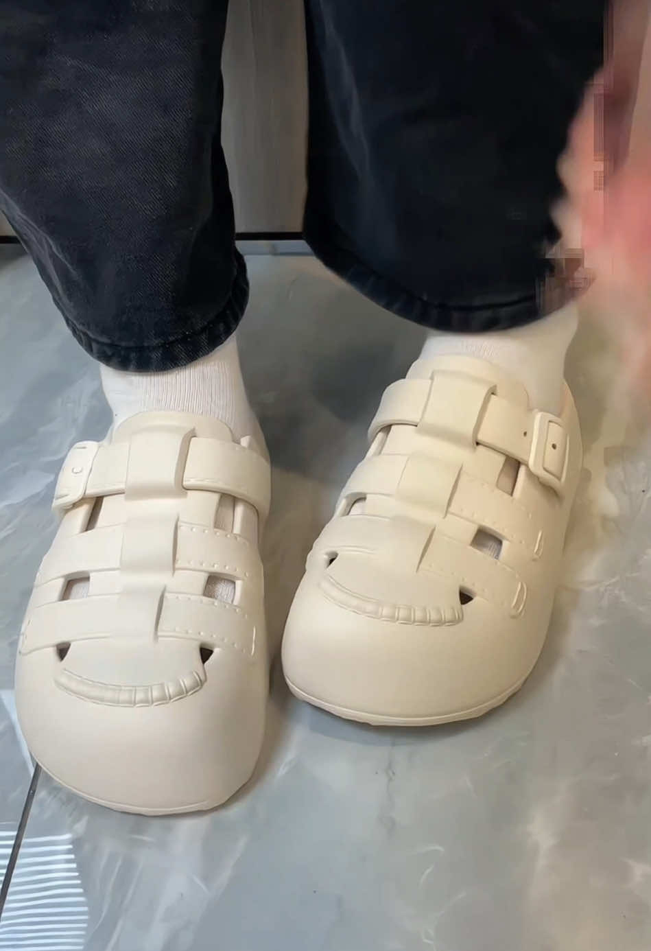 Sandal wanita dengan sol lembut dan nyaman#sandal #sandalwanita 