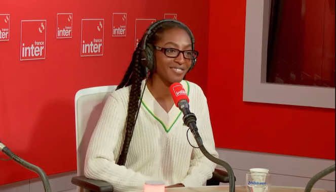 🎙️ Ebony était ce matin sur France Inter dans l’émission Nouvelles têtes animée par Daphné Bürki 💫 Elle a parlé de son single #RAGE, sorti le 19 septembre — une interview pleine d’énergie, de vérité et d’émotion. 🔥 💬 Extrait partagé à but informatif. 🎧 Émission complète dispo sur France Inter.  #Ebony  #FranceInter #interview #QueenSheba @ebonyqueensheba @France Inter @Epic Records Fr 