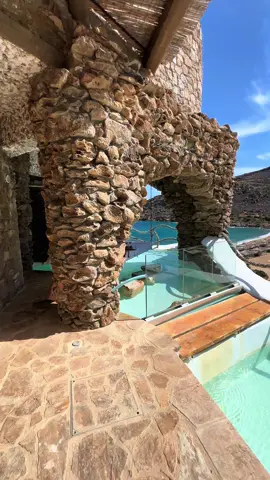 Is this the most unique hotel room you have ever seen?✨ @Calilo Ios #hotel #Greece 