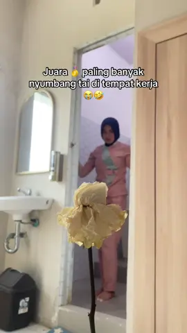 Nahan tawa + nahan bau bgt pdhl njir 🙃  #berak 