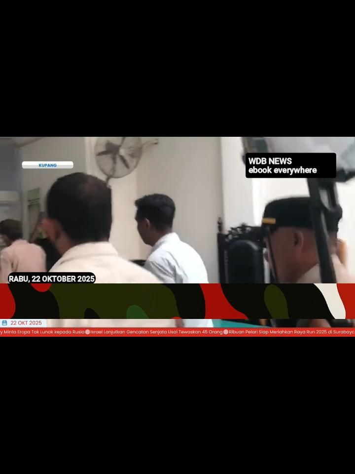 Mantan Kapolres Ngada, AKBP Fajar Widyaarma Lukman Sumaatmaja, resmi dijatuhi hukuman 19 tahun penjara. Putusan itu dibacakan oleh Majelis Hakim Pengadilan Negeri Kelas 1A Kupang pada Selasa, 21 Oktober 2025. Sidang putusan berlangsung terbuka untuk umum di ruang Cakra PN Kupang pukul 11.00 WITA. Sidang ini juga dihadiri tokoh agama dan sejumlah awak media. Majelis hakim dipimpin Anak Agung Gede Agung Parnata dengan dua hakim anggota, Putu Dima Indra dan Sisera Semidanaumi. Dalam sidang, Fajar dinyatakan terbukti bersalah melakukan tindak pidana kekerasan seksual terhadap anak dengan tipe muslihat. Ia dijatuhi hukuman 19 tahun penjara dan denda Rp5 miliar. Jika denda tidak dibayar, hukumannya akan diganti dengan 1 tahun 4 bulan kurungan. Selain itu, Fajar juga diwajibkan membayar restitusi kepada tiga korban dengan total Rp350 juta. Rinciannya, korban IM mendapat Rp34.646.000, korban WN Rp159.416.000, dan korban WF Rp156.100.000. Sidang ini dihadiri empat jaksa penuntut umum dari Kejaksaan Negeri Kota Kupang: Arwin Wid Adinata, Kade Widya Antasari, Samsusnan Eendi Banu, dan Sunoto. Kasus ini menjadi perhatian besar publik di Nusa Tenggara Timur. Sebelumnya, Fajar didakwa mencabuli tiga anak di bawah umur yang direkrut oleh Fanny Rehidoko alias Fan. Fanny sendiri telah divonis 11 tahun penjara oleh PN Kupang.