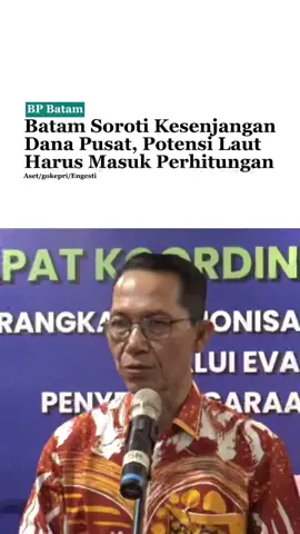 Wali Kota Batam sekaligus Kepala BP Batam, Amsakar Achmad, kembali menyoroti ketimpangan pengalokasian dana transfer dari pemerintah pusat yang selama ini dinilai hanya mempertimbangkan aspek daratan semata.  Menurutnya, sebagai daerah kepulauan, sudah saatnya potensi kelautan juga dijadikan dasar dalam penghitungan dana alokasi umum (DAU) dan dana transportasi. “Sosialisasinya itu sudah dua kali dan saya hadir di dua-duanya. Kita menyampaikan bahwa pengalokasian dana seharusnya tidak lagi hanya berbasis potensi darat, tapi juga potensi laut,” ujar Amsakar di Batam, Rabu 22 Oktober 2025.  Selengkapnya baca @gokepri.com