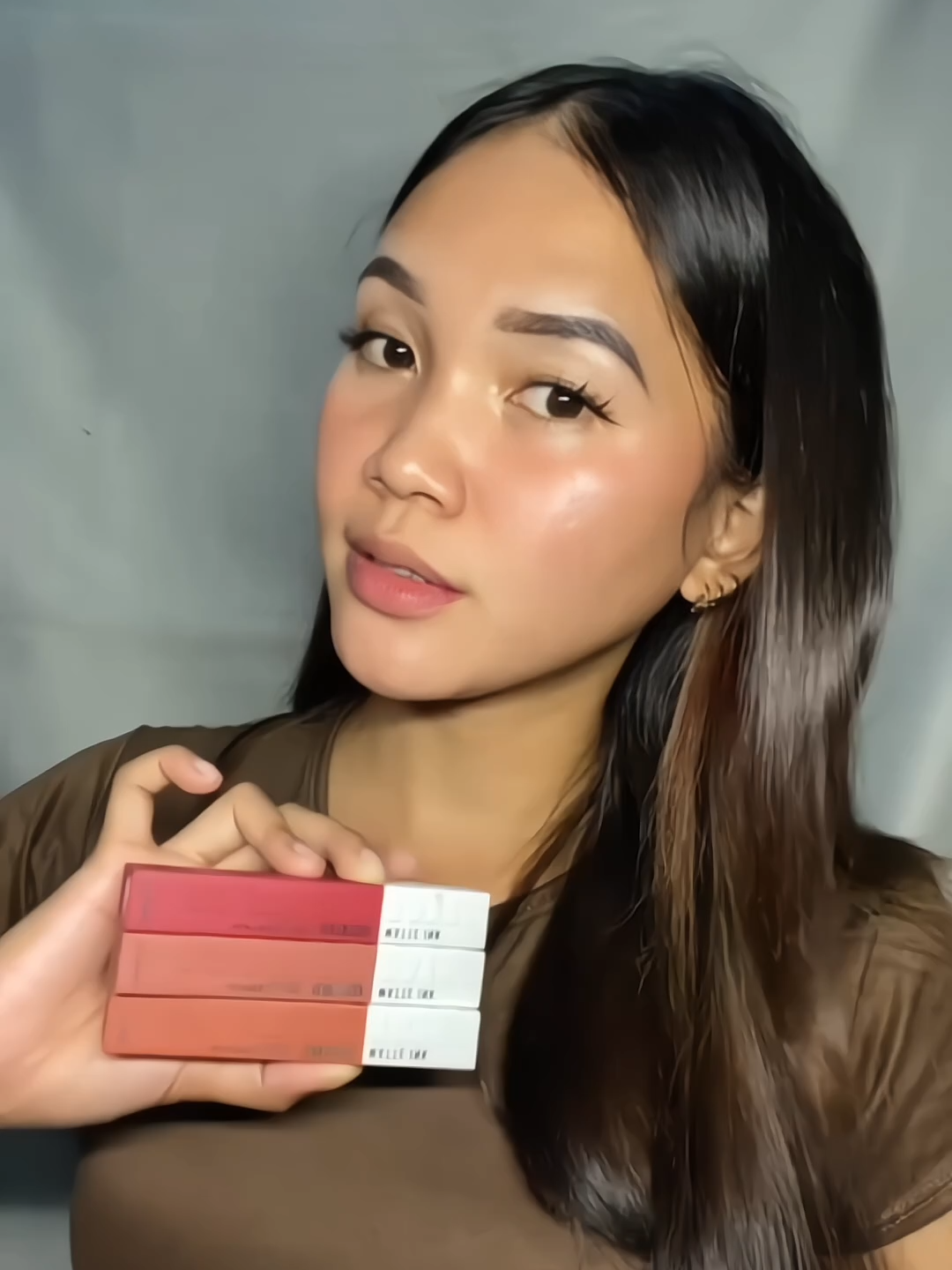 From 9 AM meetings to 9 PM selfies. 💄 Superstay Matte Ink = zero fade. 👉 Available on TikTok Shop! @asdfghk081 #OnlyMatteInkCanDoIt #SuperStayMatteInk #MaybellinePH