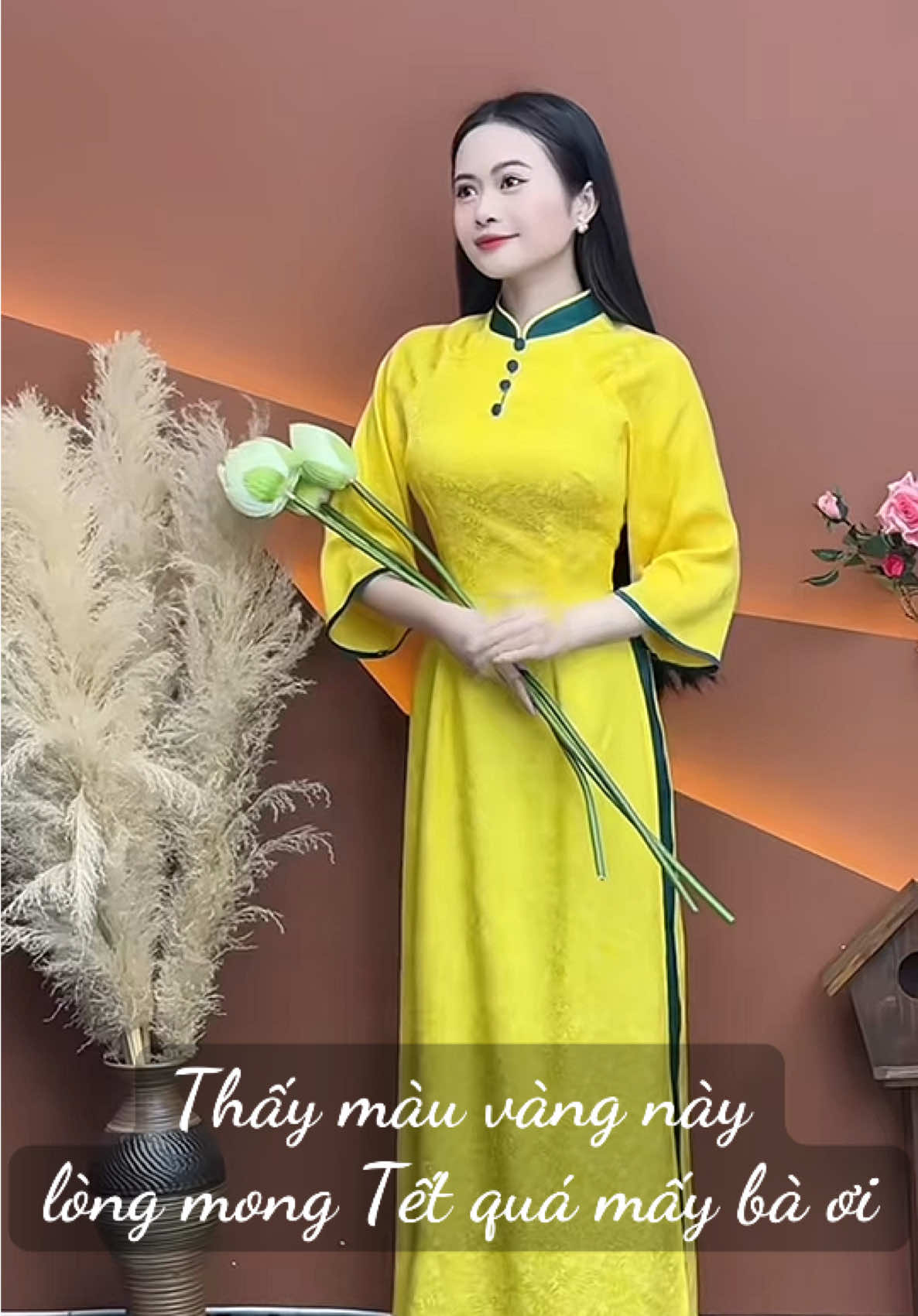 Màu này mặc Tết có xinh quá hong ạ 