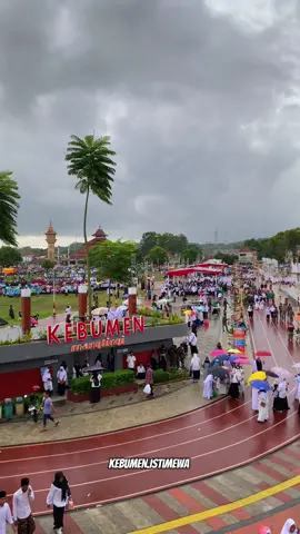 Suasana hari santri nasional di alun alun Pancasila kebumen 🤫#kebumenistimewa #harisantrinasional #kebumeninfo #kebumenpride #kebumen24jam 