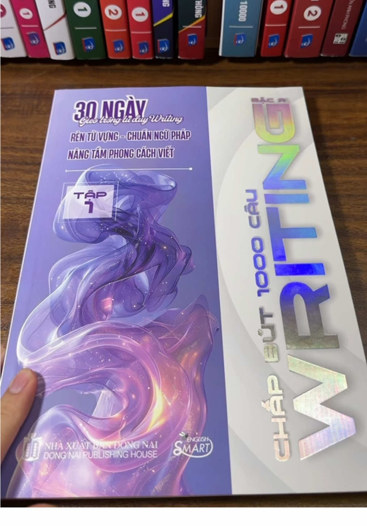 Chấp Bút 1000 Câu Writing – 30 Ngày Gieo Trồng Tư Duy WỬiting. Cuốn Sách Bao Gồm Toàn Bộ Công Thức Viết Câu, Câu Viết Từ Anh Sang Viết, Từ Việt Sang Anh. Giúp Bạn Tăng Khả Năng Viết Câu Trong Tiếng Anh #reviewdealsoc #thpt2026 #vietlaicautienganh 