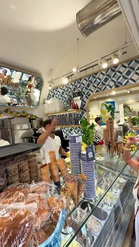 Summer is over and there will be no more videos like this😭thanks a lot to all of you. You have written a piece of my summer❤️ #lemonsorbet #amalfi #amalficoast #ilpianetadelgelato 