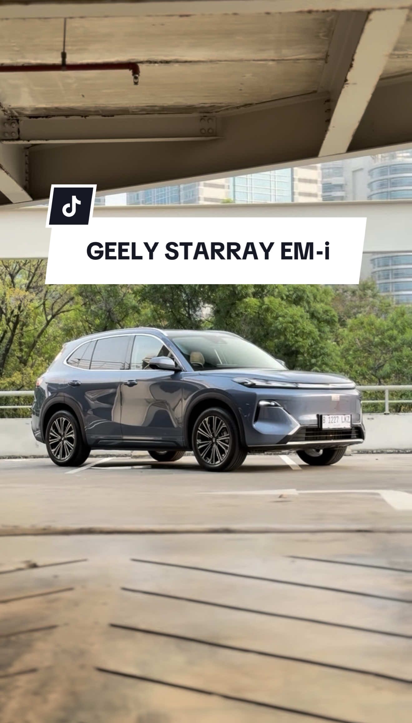 Bisa-bisanya PHEV dari Geely ini jalan 1000+km.. sambil duduk di jok dan suspensi yang sangat nyaman. Real! 🤯 Terima kasih Geely Starray EM-i, pas banget menemani ketika Whipol sedang di bengkel. 👌🏼 Oh ya yang mau lihat mobil ini bisa ke Summarecon Mall Serpong di 29 Oktober - 2 November ya! Karena akan launching disana oleh @Geely Auto Indonesia 😄 #GeelyStarrayEMi #DriveMoreWithLessEnergy #GeelyIndonesia