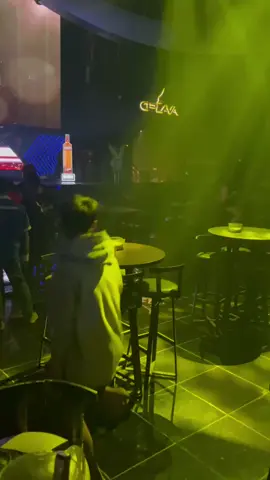 gerak ark e jii🤙#meduzaclubsurabaya#funkot#cintadariseberang#surabayaasik#hambelclub 