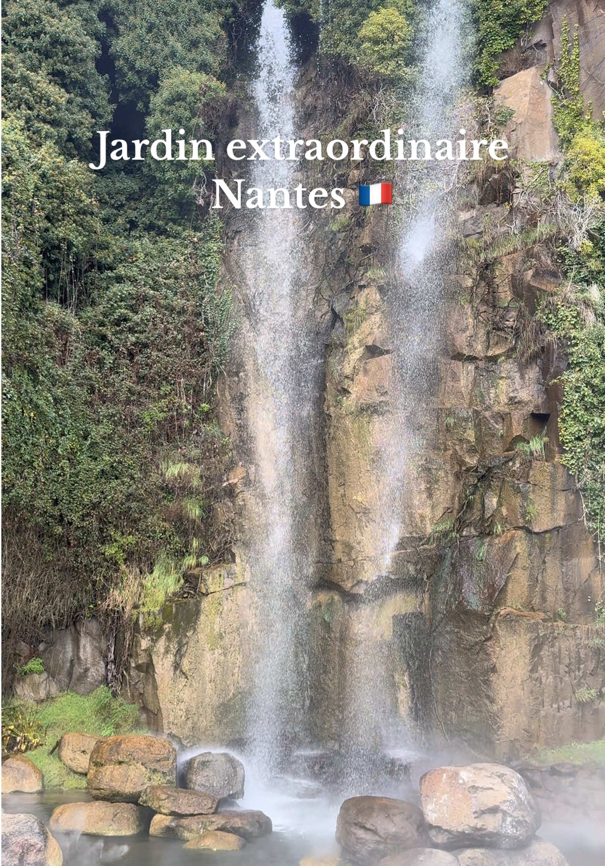 Le Jardin Extraordinaire à Nantes Aménagé dans une ancienne carrière, ce parc unique offre une cascade de 25 m, des plantes exotiques et un panorama incroyable sur la Loire.  Un vrai coin de nature en pleine ville❤️ #soukakenza #تصويري #cascade #france #nantes 