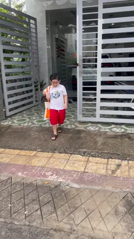 Con đi học thêm nhe co chú 