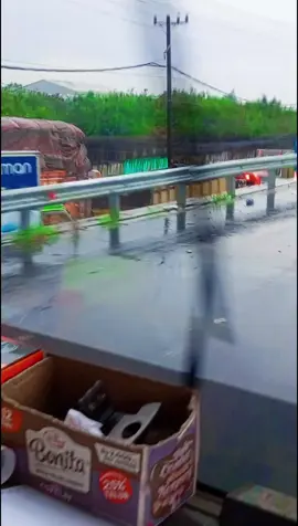 jl.raya Kaligawe lumpuh bolo#infosemarang #semarangstory #semarangbanjir 
