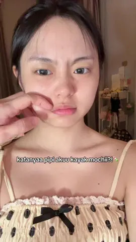 siapa lg yg mau nyoy nyoy pipi aku? 