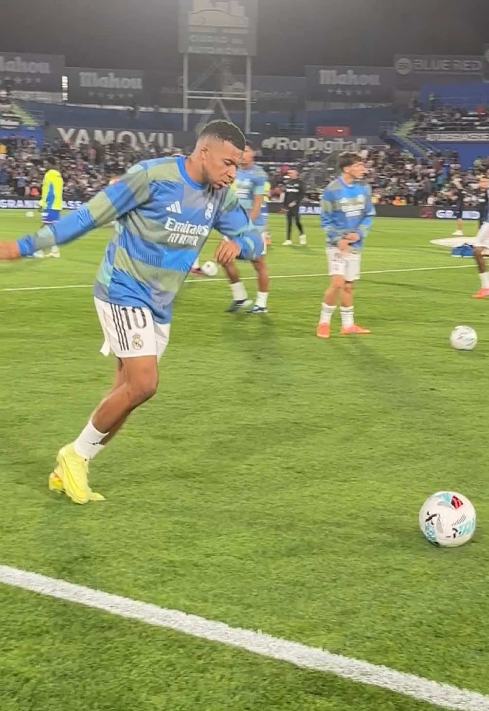 🤔 Does Mbappé score? #DerbisCincoEstrellasMahou #LALIGAExperience #InsideLALIGA #LALIGAEASPORTS  