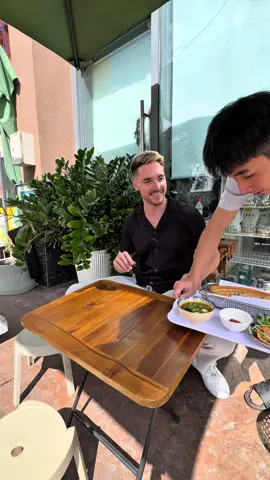 Tìm Bánh Mì ngon nhất Sài Gòn – Phần 3 🥖 Lần này là một loại Bánh Mì đặc biệt vì phần bánh hơi khác một chút – nhỏ hơn bình thường nhưng ăn vẫn no như thường! Bánh Mì kiểu Hội An đó nha, ăn ngon lắm luôn 😋 Mọi người comment cho mình biết nên thử loại Bánh Mì nào tiếp theo nha! 👇  📍 chung cư Ecogreen, 107 Đường Nguyễn Văn Linh Tân Thuận Tây SH26, HR1, Quận 7, Thành phố Hồ Chí Minh 72910 #streetfood #banhmi #vietnam 