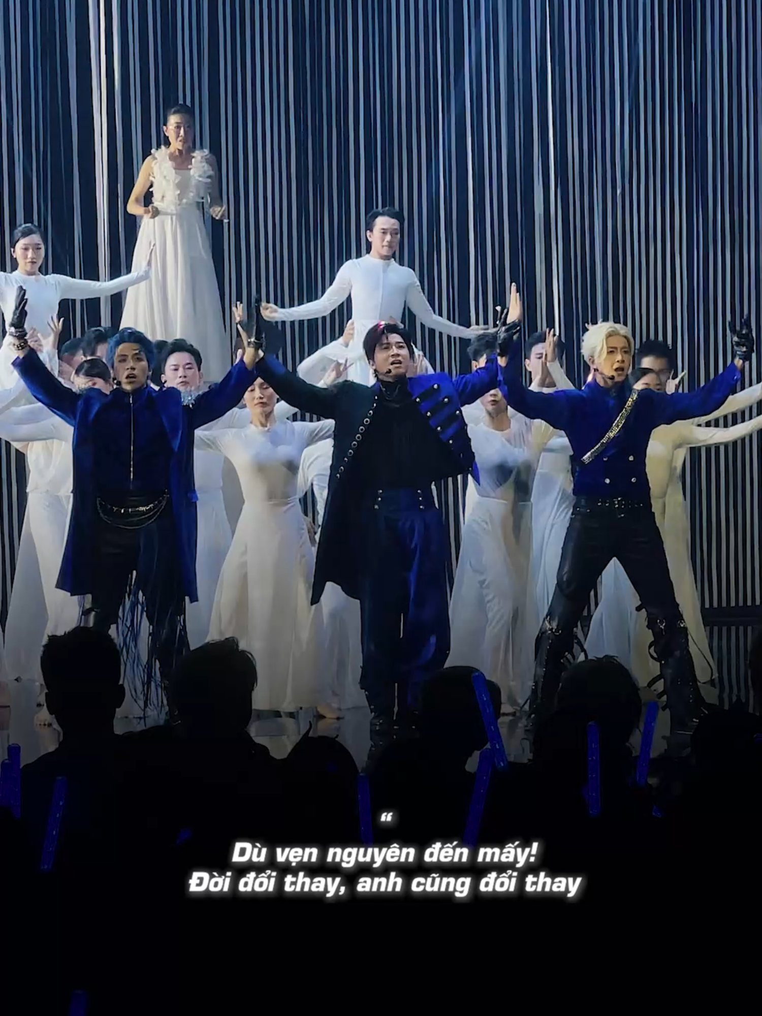 Mỗi câu hát như nhấn sâu thêm vào vết thương lòng khiến người nghe chỉ biết lặng im trong dư âm day dứt #AnhTraiSayHi #AnhTraiSayHi2025 #ATSH #VieChannel #VieOn #DatVietVAC #NGOKIENHUY #BUIDUYNGOC #KARIK