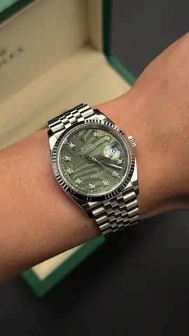 Datejust 126234 – When nature touches luxury 💎 Still the classic Datejust shape, but the green palm leaf surface makes the 126234 completely different - like carrying a miniature tropical garden on the wrist. 🌴✨ Combining sparkling diamond piles and Rolesor white notched edges, this watch is not only for checking the time — but a way you show your delicate, luxurious but still liberal aesthetic taste. #lucyluxury #luxury #luxurywatches #watch #lcluxury 