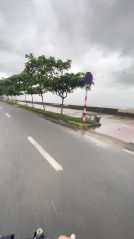 Ra bơi thôii nào....🤣#danangcity #bao #baodanang 