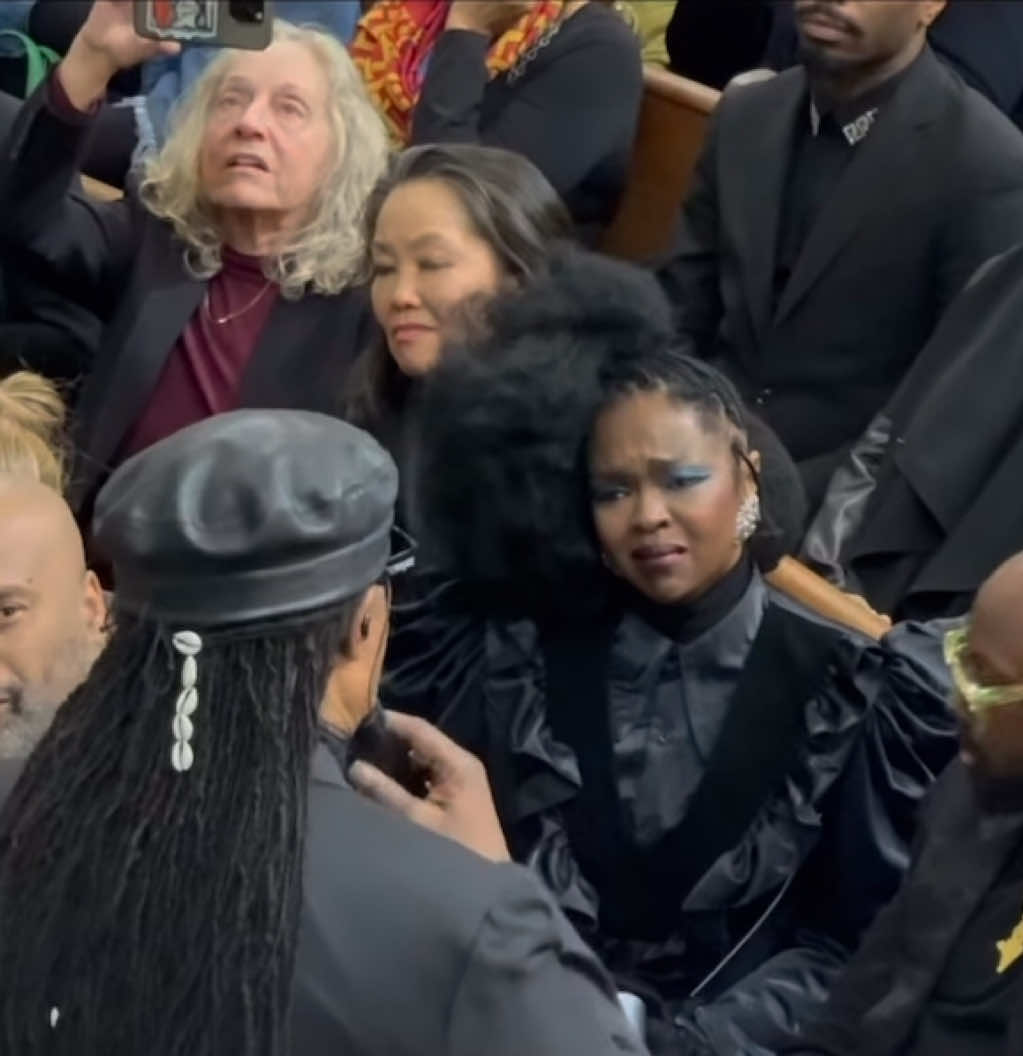 Ms. Lauryn Hill moved by Stevie Wonder’s tribute to Roberta Flack  ##laurynhill##fyp##viral##getmefamous##steviewonder