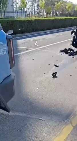 有没有人知道这是什么车？如果不是有视频还以为它撞坦克呢🤭🤭🤭🤭🤭