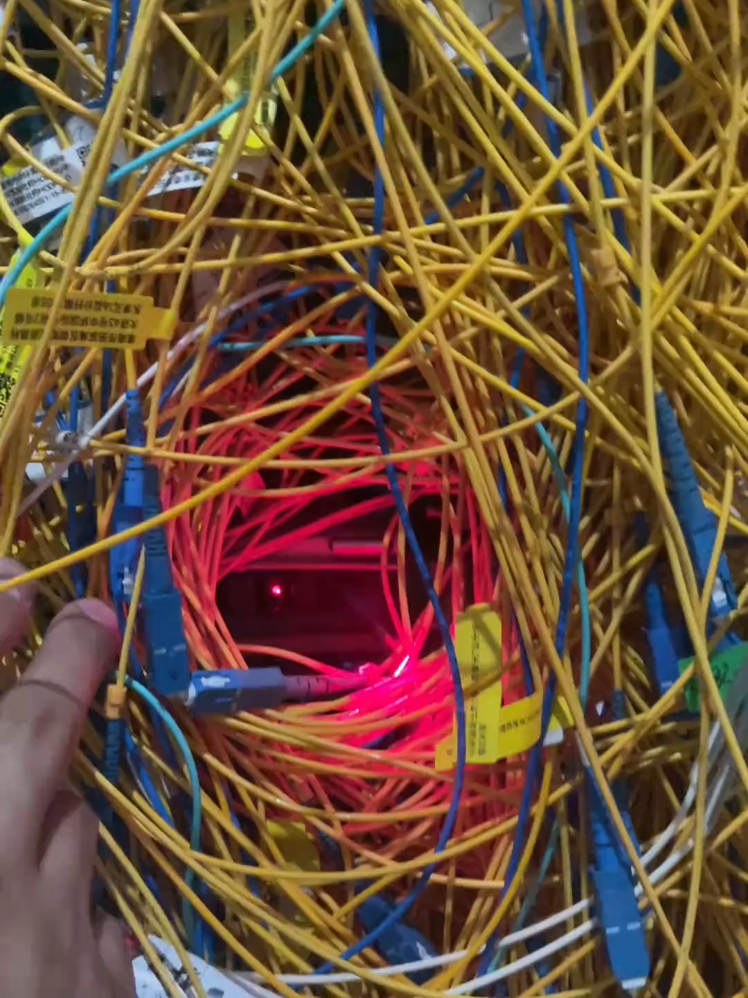 Nếu là anh em thì đi dây lại chỗ này mất bao lâu ? 😰 #viral #fyp #thicongdiennhe #rackserver #LAN #cablemanagement #networking #cable