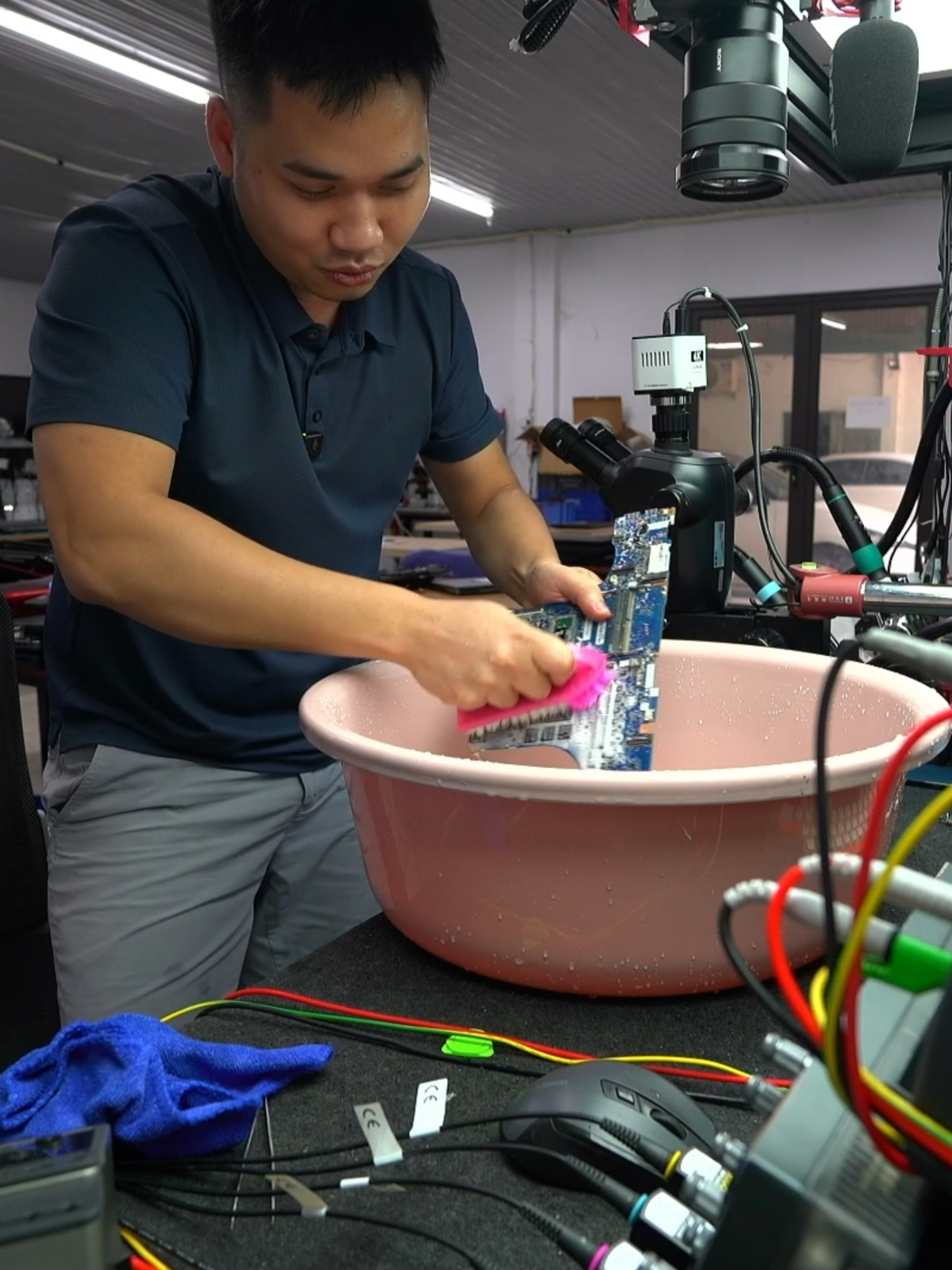 Cứu Legion ngập trong bể bùn cho anh khách Thái Nguyên. Từ ngày hôm nay em Huy sẽ được ghi tên vào sách đỏ :D #huydonat #laptopgaming #laptopcu #laptopcugiare #hocsualaptop #hocsualaptoptphcm #sualaptop #sualaptopgaming