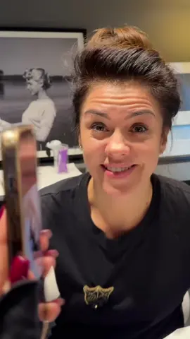 😂😂😂 Nie wiesz jaki zabieg wybrać? Nie musisz!  Zapisz się już dziś na konsultację z beauty planem zabiegowo-pielęgnacyjnym i analizą skóry systemem VECTRA!  Piękno zaczyna się tam, gdzie nauka spotyka sztukę. KLINIKA Z POTRZEBY PIĘKNA ul. Wolska 36, #LEGIONOWO (Stanisławów Drugi) ZAPISZ SIĘ OBSŁUGA KLIENTA: 883-386-606 ZAPISY ONLINE: booksy  www.zpotrzebypiekna.net  #pomyslnaprezent #prezentdlakobiety #prezentdlamezczyzny #voucher        