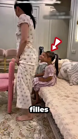 Cette maman apprenait les bonnes manières à ses filles 🥹❤️