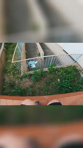 Le parkour, c'est de la précision ! Course, détente, un saut qui fait peur ? Courir et c'est réglé. Merci Alan pour le conseil ! FULL VIDEO : https://www.youtube.com/watch?v=Ywkw5memhHs #Parkour #Freerun #Sport #Urbain #Conseils