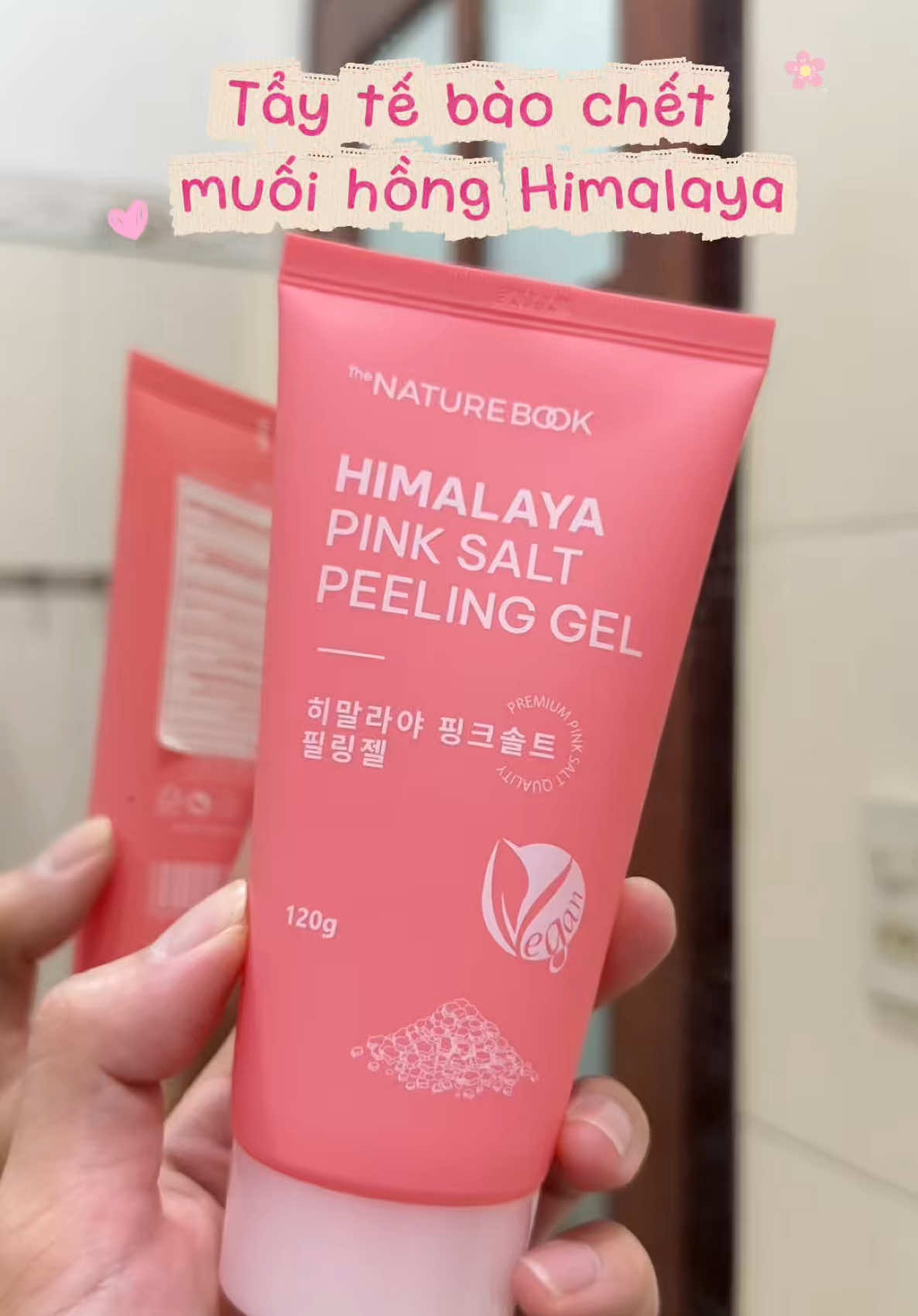 Tui đã thử em này và bất ngờ thật sự 😳 Với chất gel hạt mịn, em này làm sạch da không gây rát mà còn thơm nhẹ siêu dễ chịu nữa nha mấy bồ! ✨ #naturebook #taydachetthuanchay #myphamhanquoc