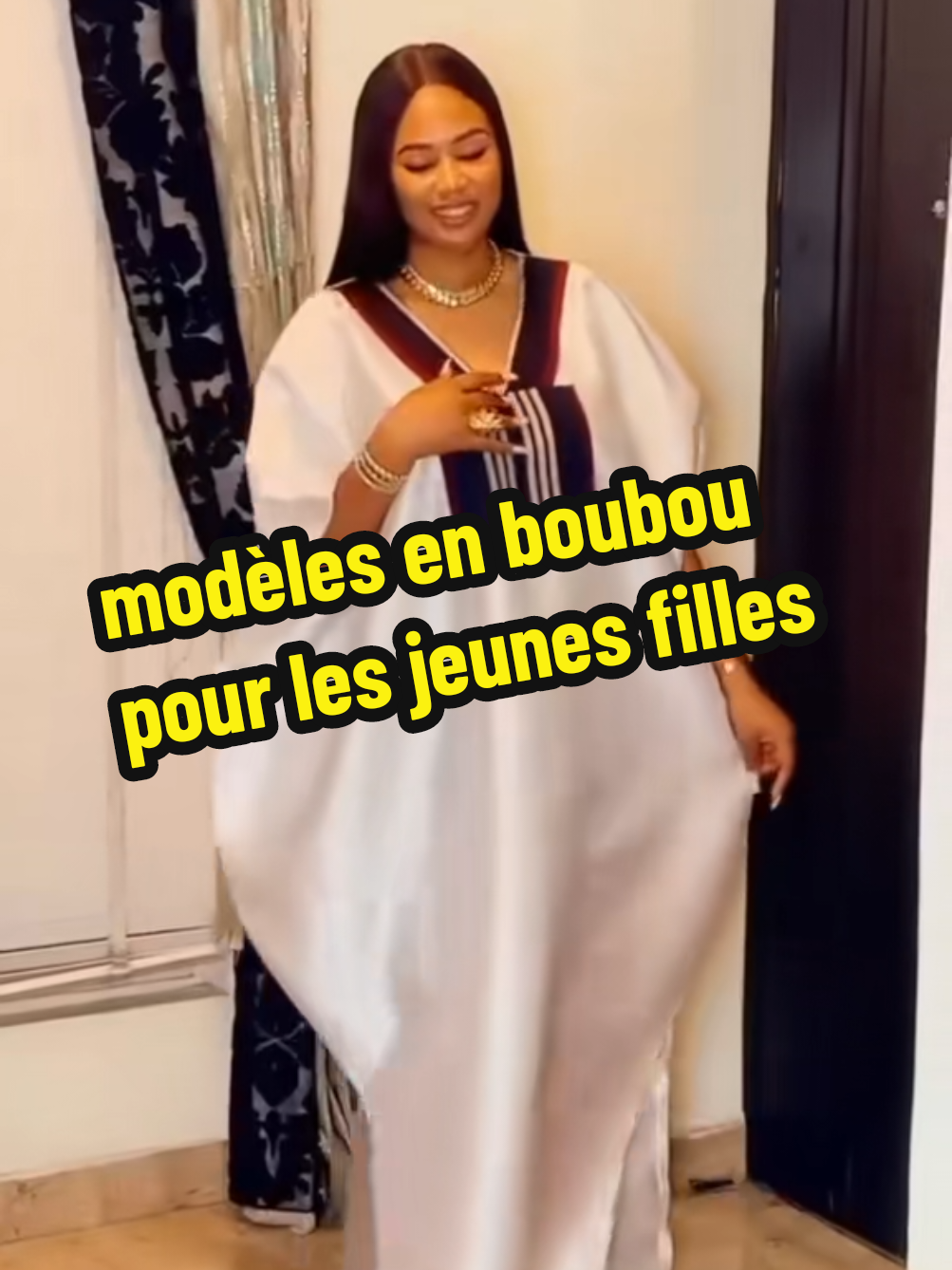 Modèles de boubou pour les jeunes filles chic et élégant #pagneafricain #outfit #pagnewax @Valentin Ketonou @Valentin Ketonou @Valentin Ketonou 