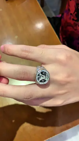 Anh Zai lên tay ổ nhẫn vàng trắng full moiss cho ae tham khảo #xuhuong #moissanite #tajewelry #trangsức #phongthuỷ 