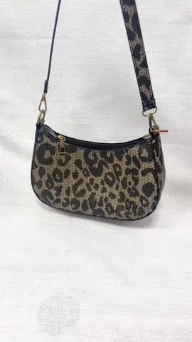 Fashionable leopard shoulder bag 💼 #bags #handbag #WomenBags #fyp #singleshoulderbags #tiktokshop #tiktok #versatile #eveningbag 