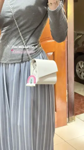 Warna putih yang aku pake ya muat bedak sm lipstik kok 😍☝🏻💗🎀 #fyp #taswanitamini #tasselempangwanita 