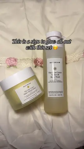 Linked here 👆🏻 if you want to stay clean this fall, this is the perfect bundle 🩷🤭 #hygiene #bundle #bodybutter #bodywash #set #freeshipping #glowallout #naturium @Naturium 
