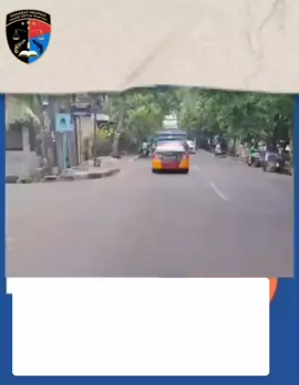 Polres Metro Jakarta Barat menerima keluhan dari masyarakat melalui akun media sosial mengenai aktivitas debt collector atau “mata elang” yang dianggap meresahkan warga. Dalam video ini terlihat bagaimana masyarakat menyampaikan keresahannya secara langsung, menyoroti perlunya pengawasan terhadap praktik penagihan kendaraan yang dilakukan di luar prosedur hukum. Polres Metro Jakarta Barat menegaskan akan segera menindaklanjuti laporan tersebut demi menjaga keamanan, ketertiban, dan kenyamanan warga di wilayah hukum mereka. #PolresMetroJakartaBarat #JakartaBarat #DebtCollector #MataElang #PengaduanMasyarakat 