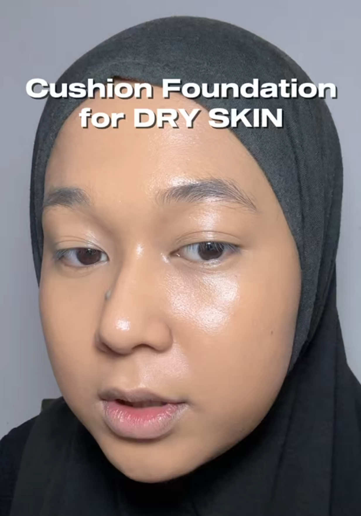 This is cushion foundation made for dry skin! Kalau rasa cushion2 kat market sebelum ni susah nak blend or tak ngam dengan your dry skin, maybe can try this one pulak.  My skin is having many dry patches atm & i try @Meribelle Cosmetics HQ cushion foundation ni. It is hydrating & moisturizing enough for dry skin peeps! For sawo matang, can choose code C24 (same as mine) supaya tak nampak kelabu. #meribellecosmetics #cushionfoundation #dryskin #hydrating 
