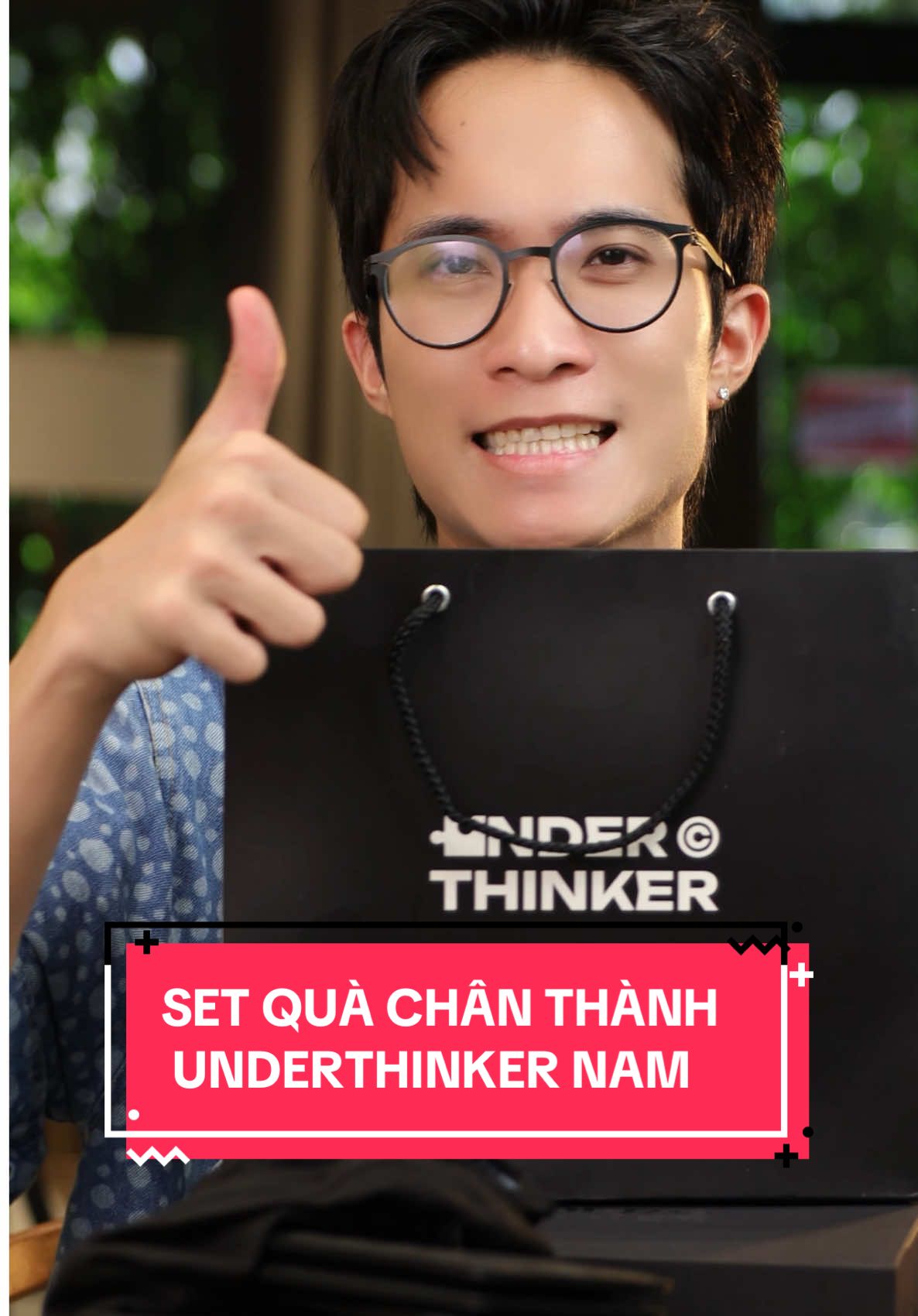 Nếu mấy bà đang đau đầu không biết mua quà tặng bạn trai gì cho vừa tinh tế, vừa thể hiện sự quan tâm thì phải xem qua box quà “Chân Thành” của nhà Underthinker nha. Một box quà thể hiện đầy sự thấu hiểu của mấy bà dành cho người yêu luôn á. Thiết kế thì khỏi bàn luôn, tối giản nhưng cực kì có gu, chắc chắn sẽ làm hài lòng mấy ổng luôn. Nếu chị em đang muốn dành cho người yêu một điều gì đó thật lòng thì box quà này là thứ không thể bỏ qua luôn á. Săn ngay nha #lepthelittlekid #tiktokmentor #LearnOnTikTok #underthinker #setquatang 