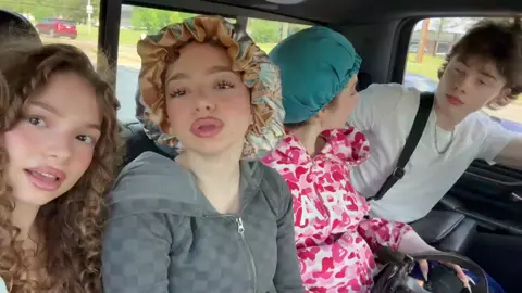 (FULL VIDEO) Kalogeras Sisters GRWM PANIC PACK FOR LAS ANGELES! #kalogerassisters #sundaykalogeras #demitrakalogeras #elianakalogeras #noahrisling 