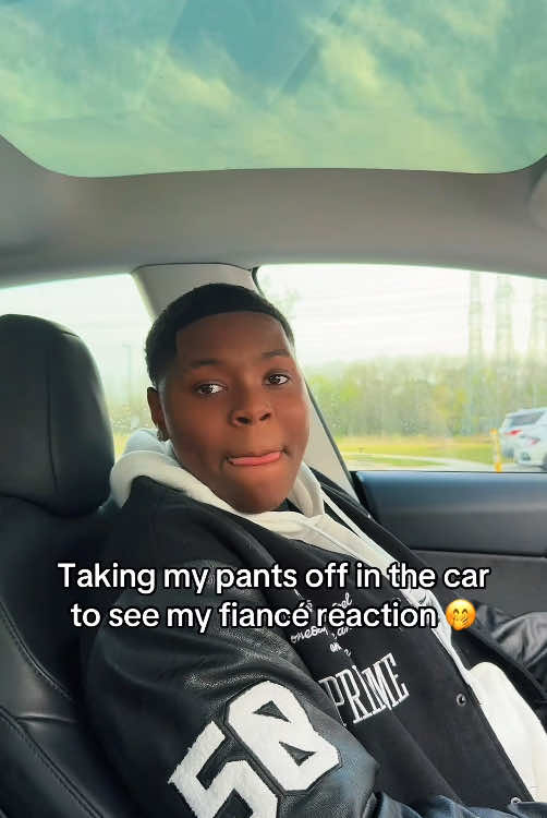 Take off your pants and observe the other person's reaction 😋#prank #tiktok #trousers #bare #foryou #funny 