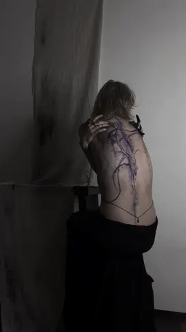 Самое любимое в татуировке-это взаимодействие с вами…  Часто работаю с фрихендом. Вы даёте  мне свободу,а я в ответ оставляю на вас часть своих видений