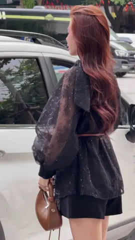 Chất liệu kim sa cho ngày trở gió 🖤 #thoitrangcongso #jyp #xuhuongtiktok #emol 