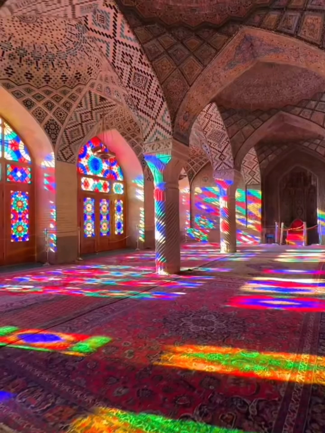 Masjid Nasir al-Molk: Perwujudan Seni, Kedamaian, dan Keajaiban Arsitektur Iran. #iran #Shiraz
